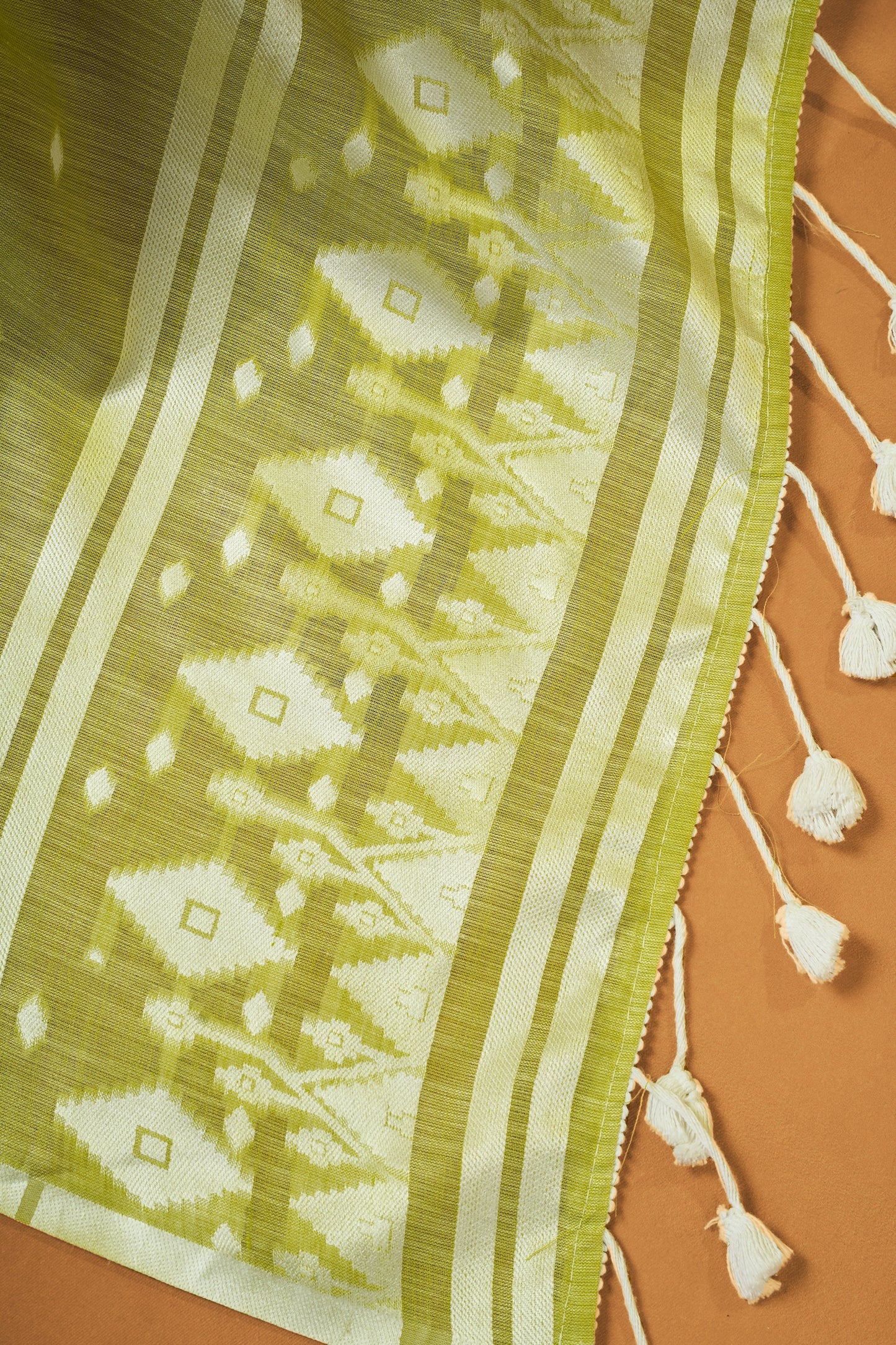Twirl & tuck Cotton Linen Saree