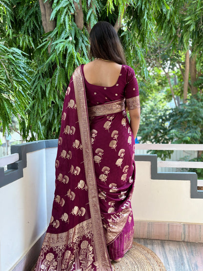 Banarasi weave saree