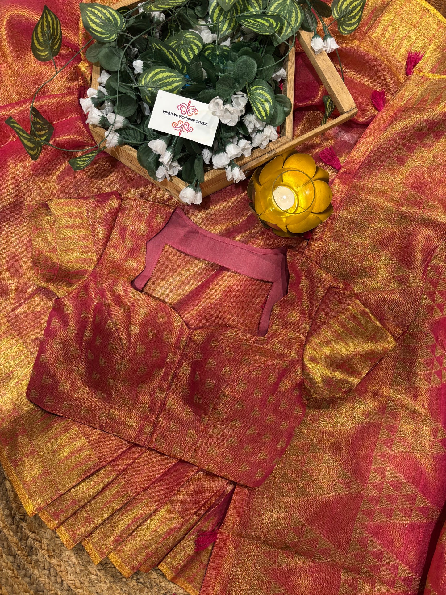 Premium linen Tissue saree with padded blouse