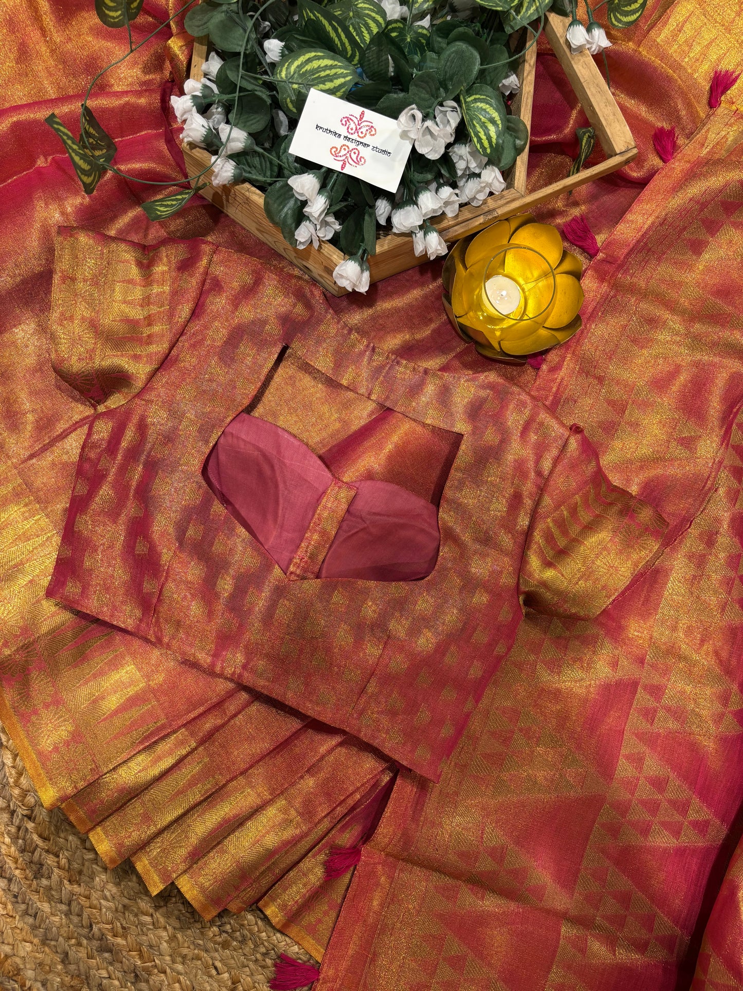 Premium linen Tissue saree with padded blouse